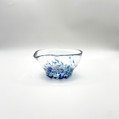 日本製玻璃片口抹茶碗，藍水色斑點，正面