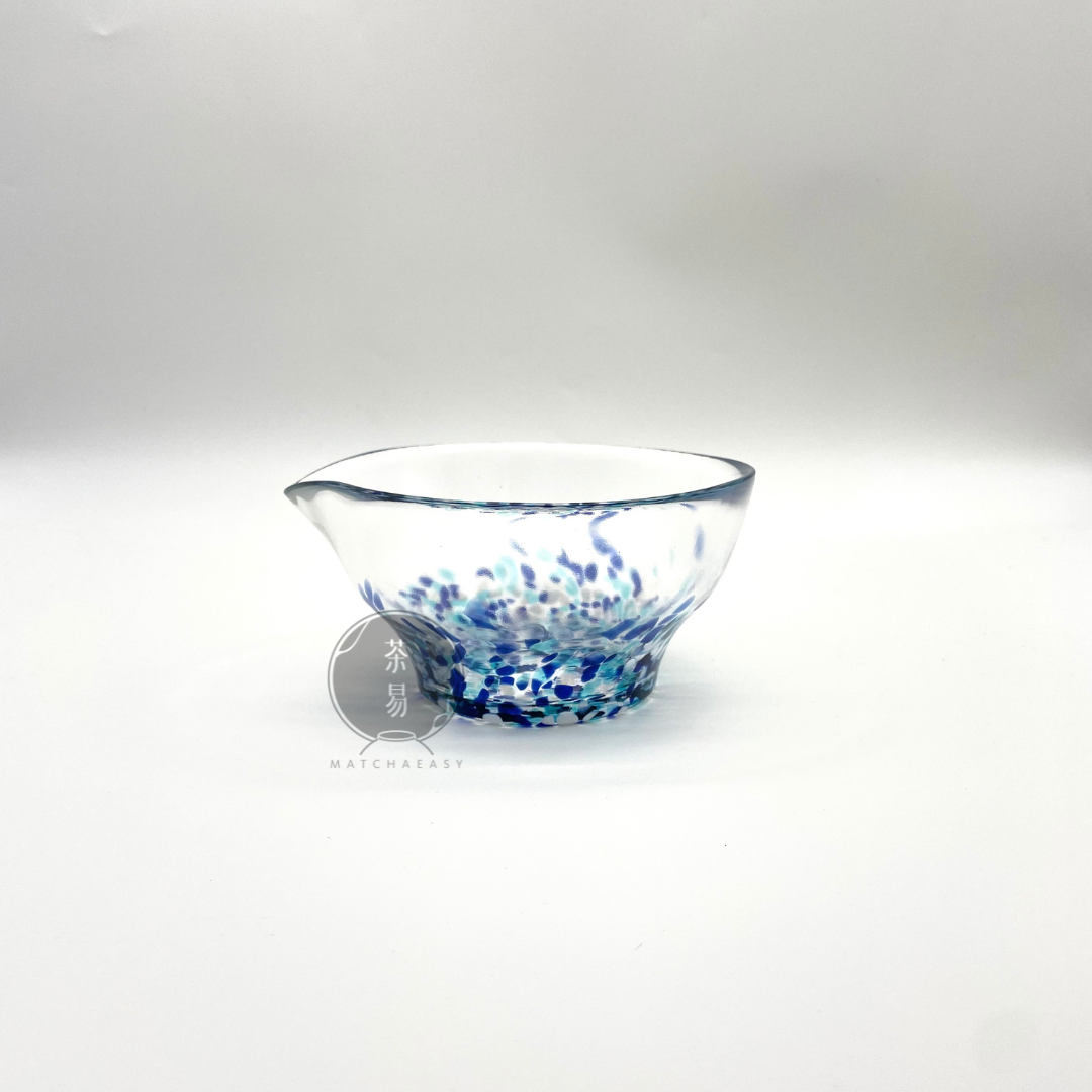 日本製玻璃片口抹茶碗，藍水色斑點，片口一面